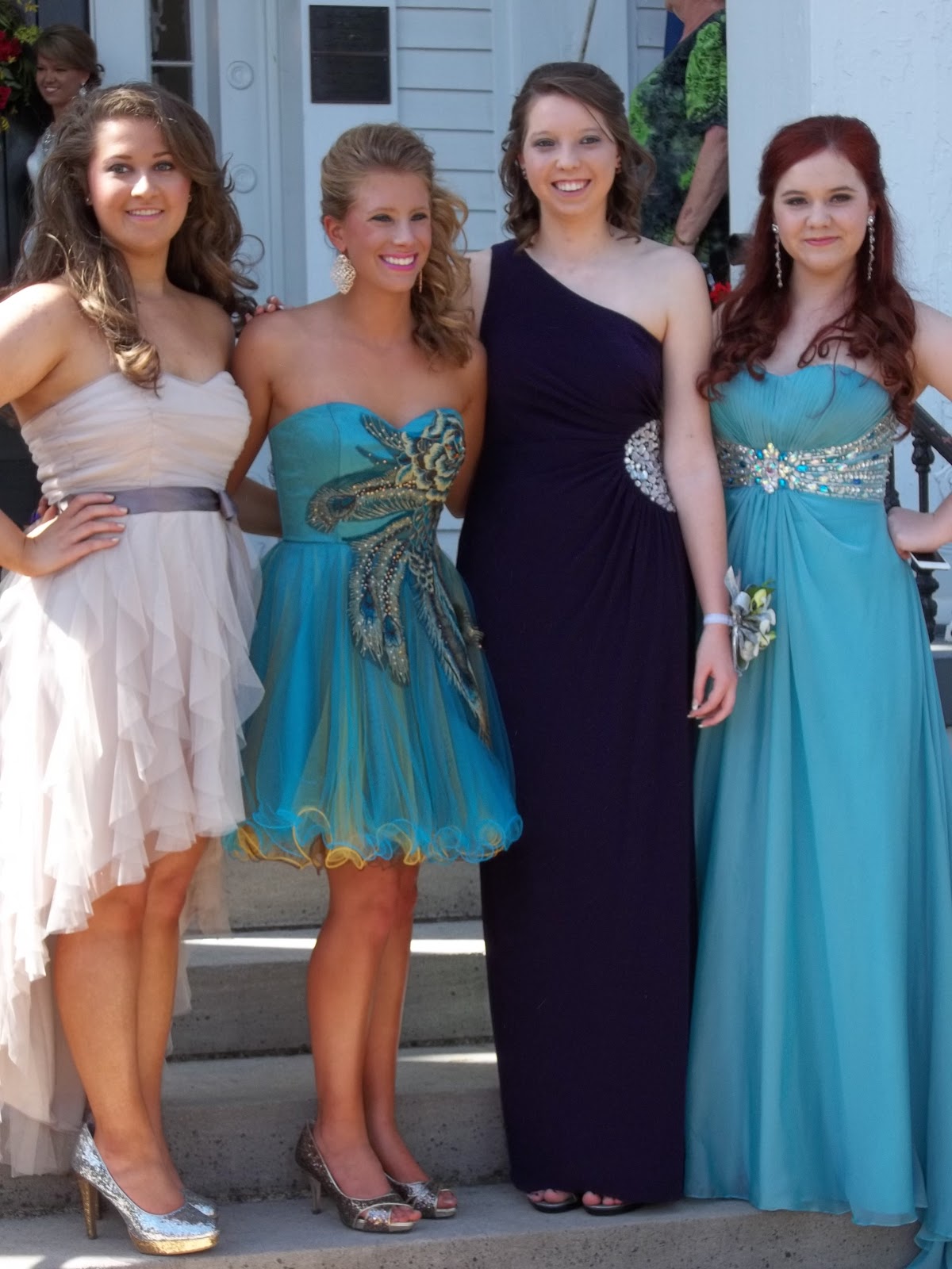 Pinewood Cottage Garden Junior Prom comes to Pinewood Cottage